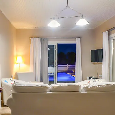 Lioniskari Seaviews - Paxoi's Private Pool Oasis 别墅
