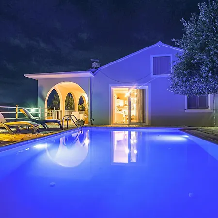 别墅 Lioniskari Seaviews - Paxoi's Private Pool Oasis *