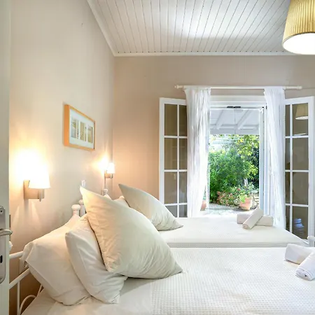 Lioniskari Seaviews - Paxoi's Private Pool Oasis فيلة