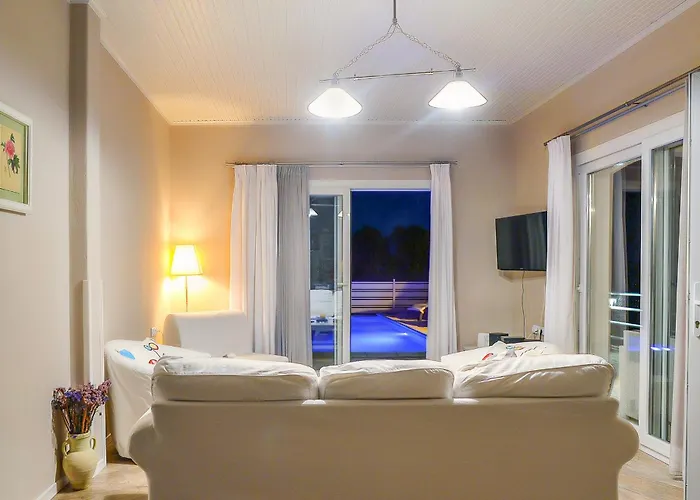Lioniskari Seaviews - Paxoi's Private Pool Oasis Vilă