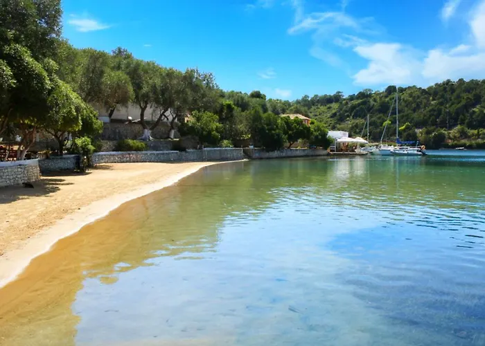Lioniskari Seaviews - Paxoi's Private Pool Oasis Vilă