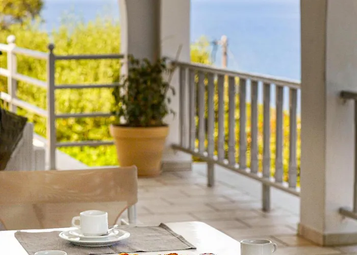 Vilă Lioniskari Seaviews - Paxoi's Private Pool Oasis