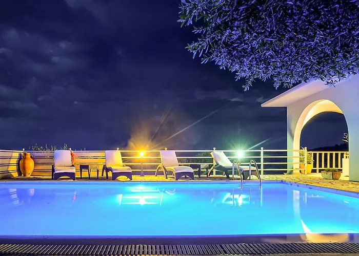 Vilă Lioniskari Seaviews - Paxoi's Private Pool Oasis *