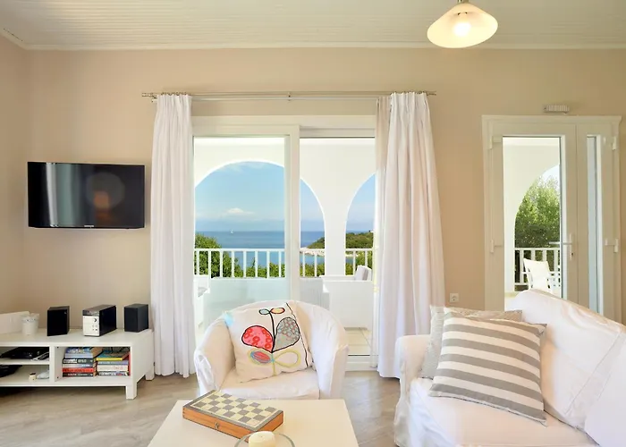 Vilă Lioniskari Seaviews - Paxoi's Private Pool Oasis